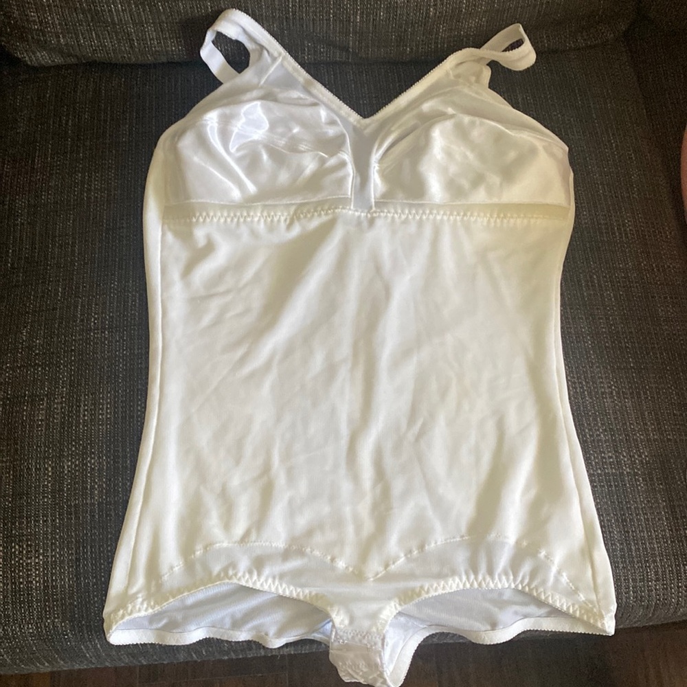 - body shaper by fundamentals. size 44D